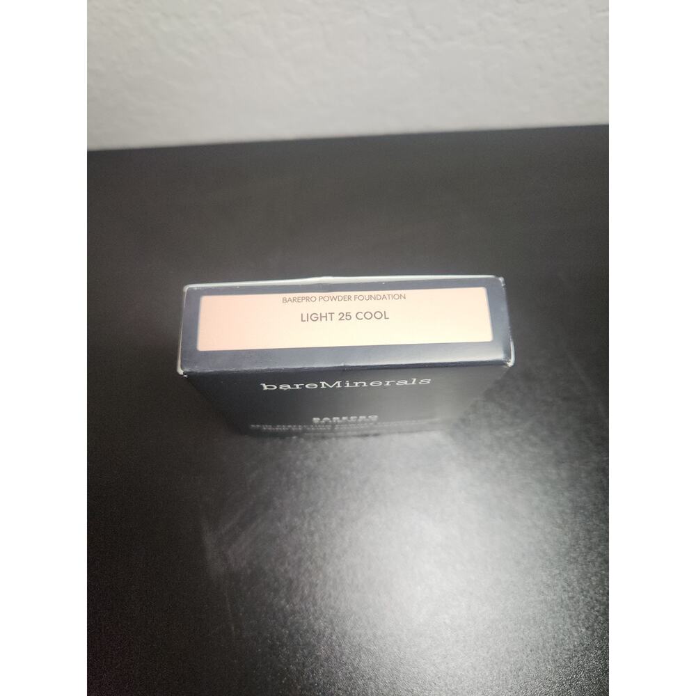 bareMinerals BAREPRO 24HR Wear Skin-Perfecting Powder Foundation - Picture 2 of 3